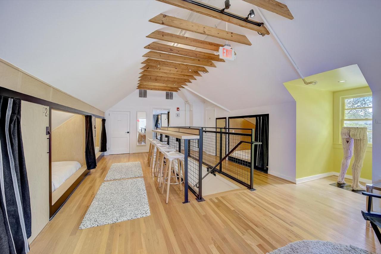 Modal Hostel Грийнвил Екстериор снимка